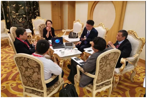  伯豪生物攝與會(huì)專家組討論 